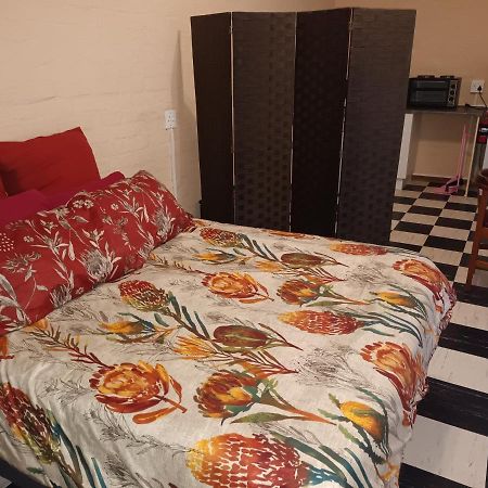 Peaceful 1-Bedroom Granny Flat In Sunnyside Grahamstown Εξωτερικό φωτογραφία